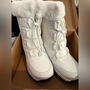 NWB! White Fur-Lined Winter Boots!